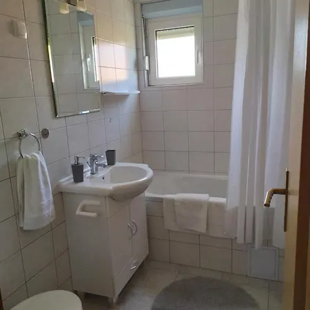 Rosa Soldatica Konukevi 3*